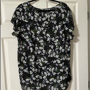 Black short sleeve floral print top.